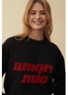 SHE IS SUNDAY - Czarna bluza z nadrukiem Amore Mio unisex